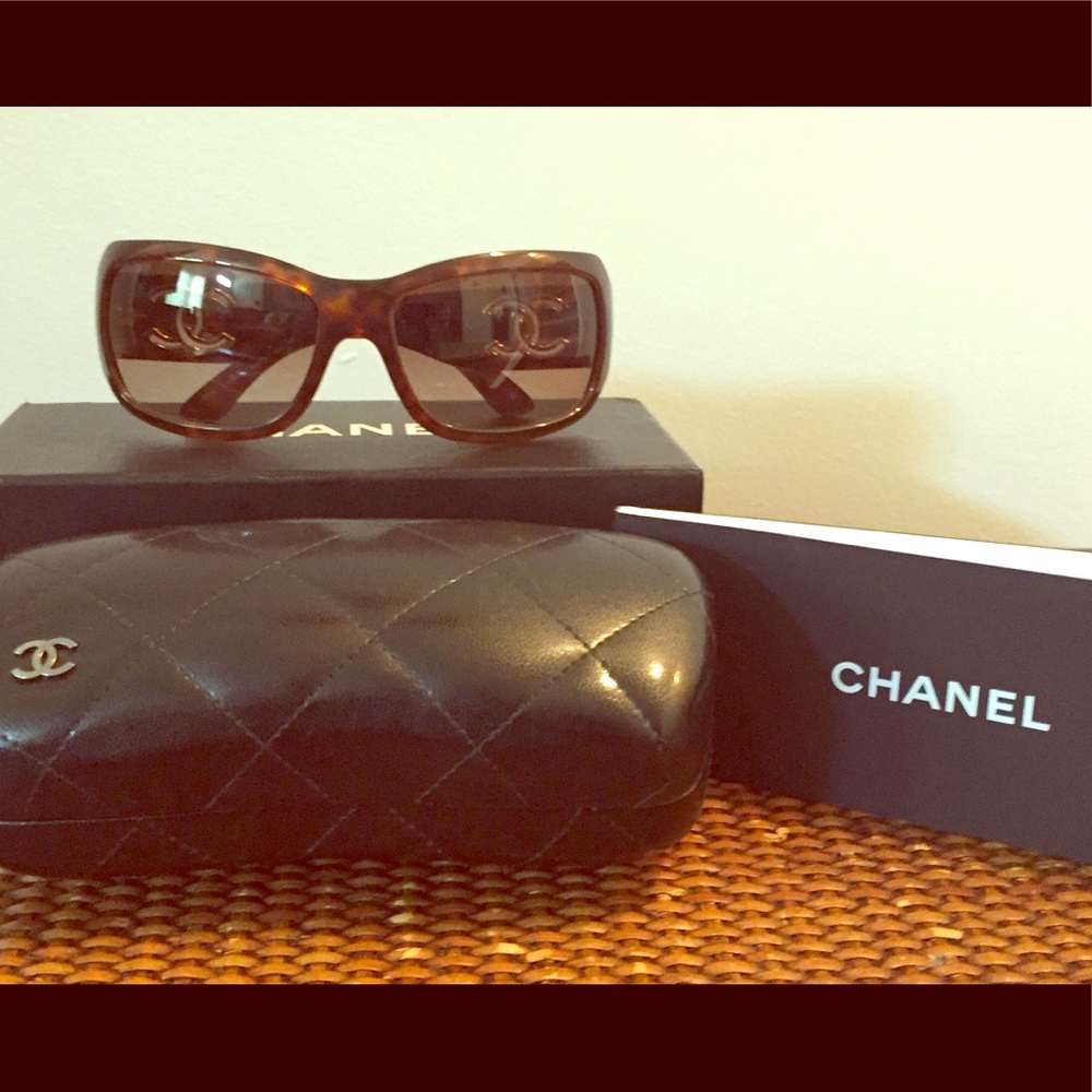 🍹SOLD🍹Chanel Logo Sunglasses with Accessories